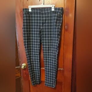 Old Navy Black Windowpane Pixie Pants 16